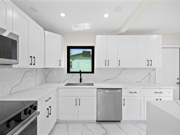 3850 NW 188TH St, Miami Gardens FL 33055