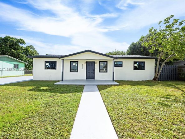 3850 NW 188TH St, Miami Gardens FL 33055