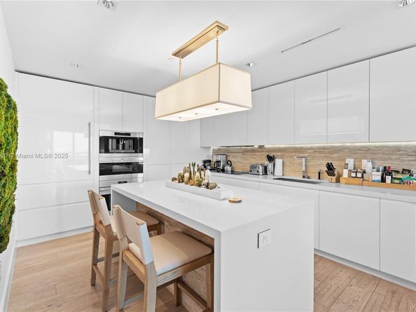 102 24th St PH1705, Miami Beach FL 33139