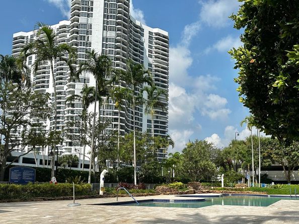 3500 Mystic Pointe Dr 1801, Aventura FL 33180