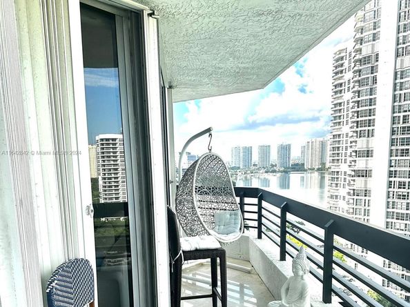 3500 Mystic Pointe Dr 1801, Aventura FL 33180
