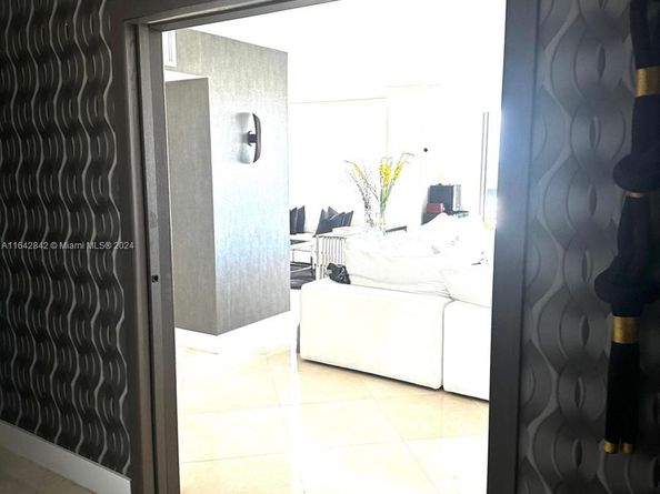 3500 Mystic Pointe Dr 1801, Aventura FL 33180