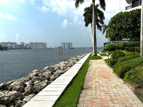 3500 Mystic Pointe Dr 1801, Aventura FL 33180