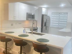 380 Racquet Club Rd 204, Weston FL 33326