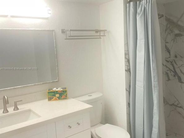 380 Racquet Club Rd 204, Weston FL 33326