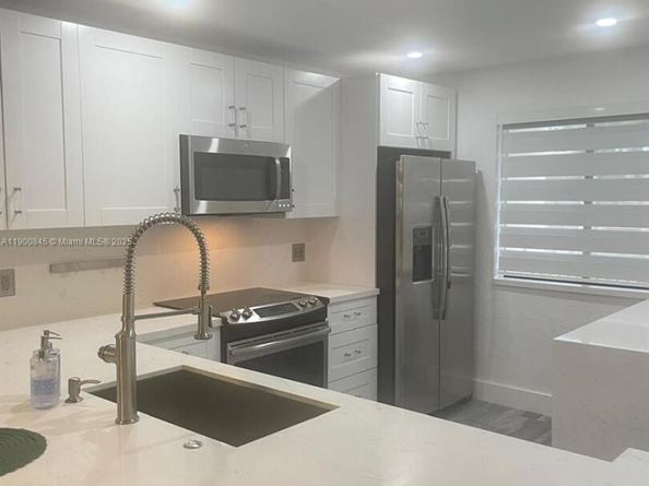 380 Racquet Club Rd 204, Weston FL 33326