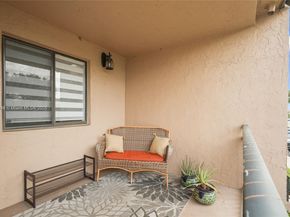 380 Racquet Club Rd 204, Weston FL 33326