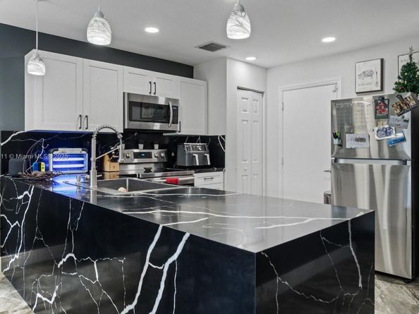 8532 W Southgate Shores Cir, Tamarac FL 33321