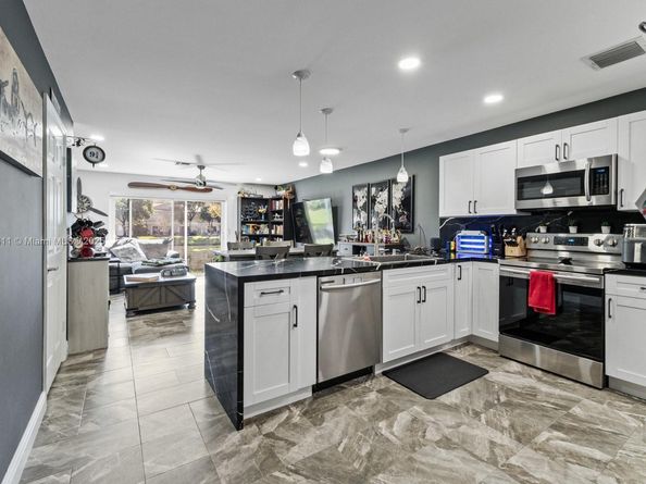 8532 W Southgate Shores Cir, Tamarac FL 33321