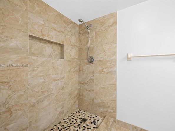 16508 NE 26th Ave 601, North Miami Beach FL 33160