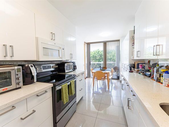 3640 Yacht Club Dr 305, Aventura FL 33180