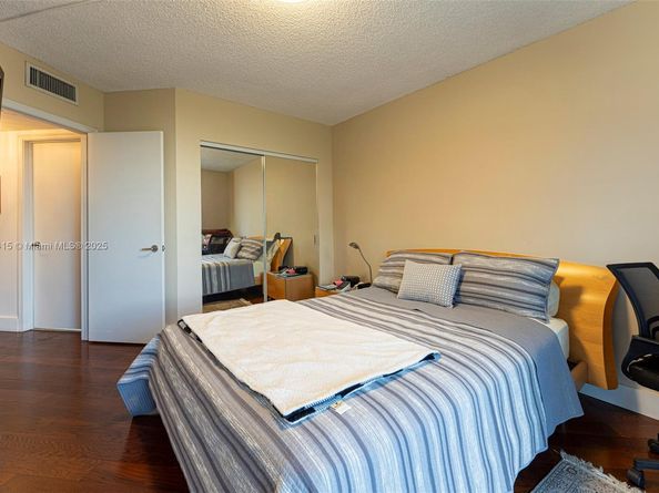 3640 Yacht Club Dr 305, Aventura FL 33180