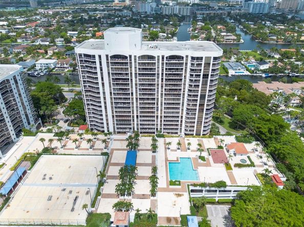 3640 Yacht Club Dr 305, Aventura FL 33180