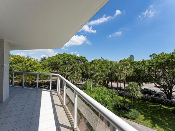3640 Yacht Club Dr 305, Aventura FL 33180