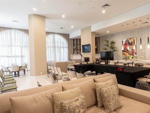 3640 Yacht Club Dr 305, Aventura FL 33180