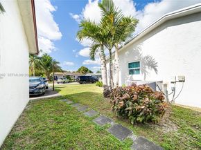 419 SW 80th Ave, Pompano Beach FL 33068