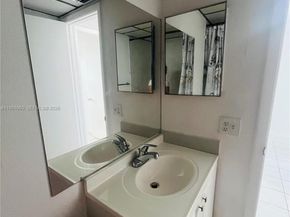 3070 NW 48th Ter 413, Lauderdale Lakes FL 33313