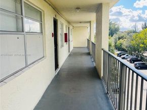 3070 NW 48th Ter 413, Lauderdale Lakes FL 33313