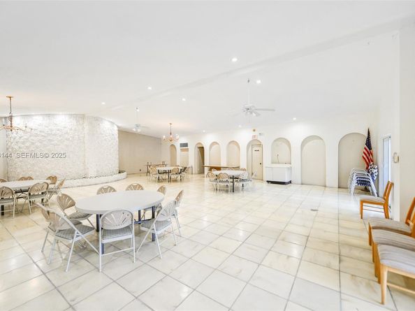 200 NE 12th Ave 6D, Hallandale Beach FL 33009