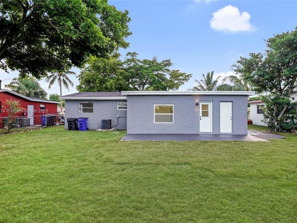 4290 NW 38th Ave, Lauderdale Lakes FL 33309