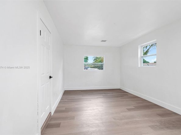 4290 NW 38th Ave, Lauderdale Lakes FL 33309