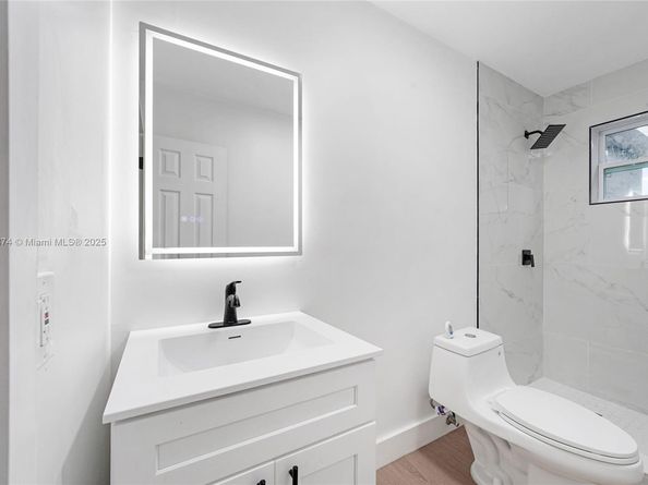 4290 NW 38th Ave, Lauderdale Lakes FL 33309