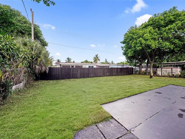 4290 NW 38th Ave, Lauderdale Lakes FL 33309