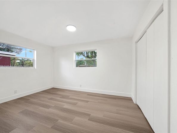 4290 NW 38th Ave, Lauderdale Lakes FL 33309
