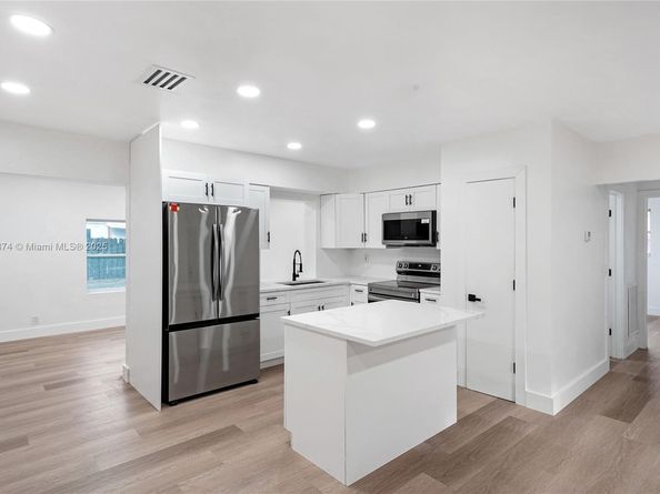 4290 NW 38th Ave, Lauderdale Lakes FL 33309