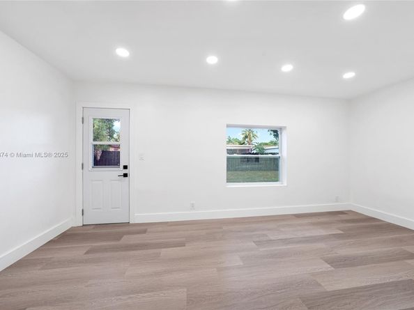 4290 NW 38th Ave, Lauderdale Lakes FL 33309