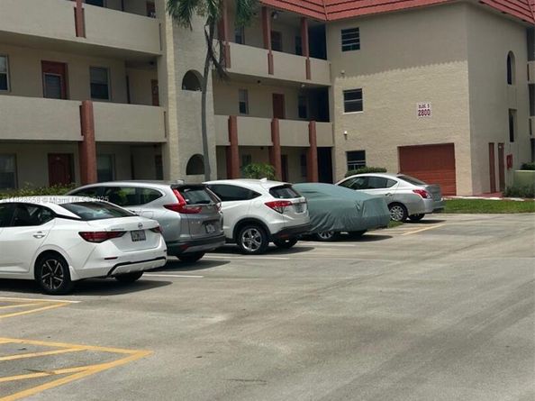 2800 W Sunrise Lakes Dr 104, Sunrise FL 33322
