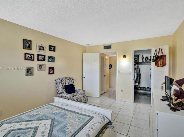 2791 N Pine Island Rd 205, Sunrise FL 33322