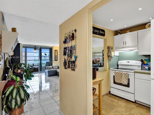 2791 N Pine Island Rd 205, Sunrise FL 33322