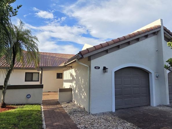 11527 SW 84th Ln, Miami FL 33173