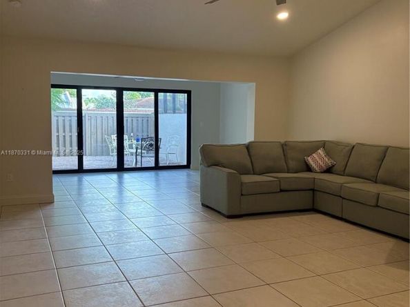 11527 SW 84th Ln, Miami FL 33173