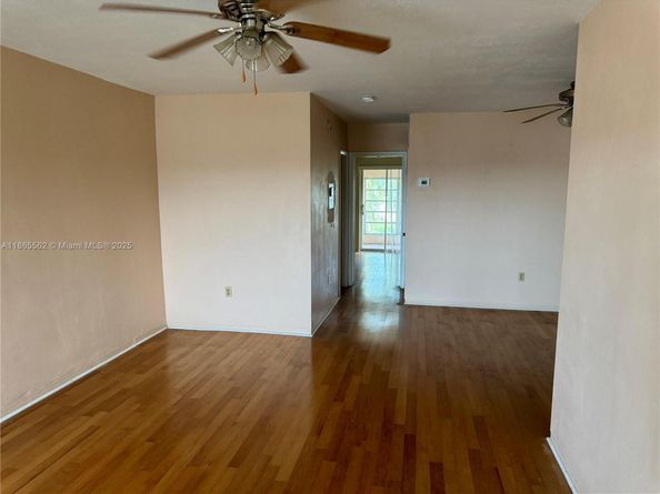 52 NE 204th St 32, Miami Gardens FL 33179
