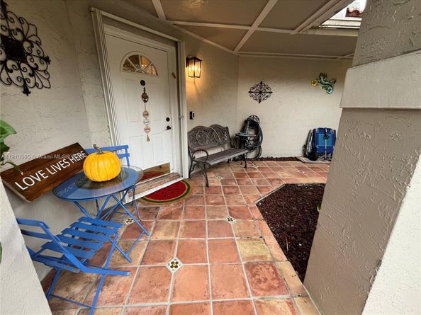 1327 Seagrape Cir, Weston FL 33326