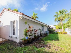 1327 Seagrape Cir, Weston FL 33326