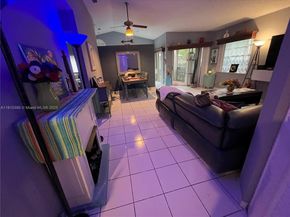 1327 Seagrape Cir, Weston FL 33326