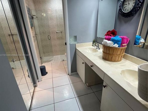 1327 Seagrape Cir, Weston FL 33326