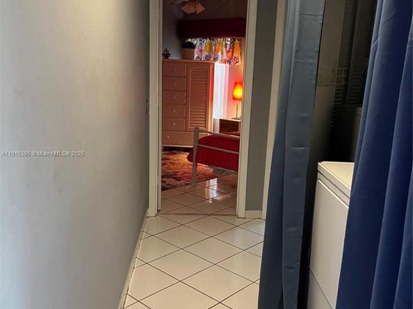 1327 Seagrape Cir, Weston FL 33326