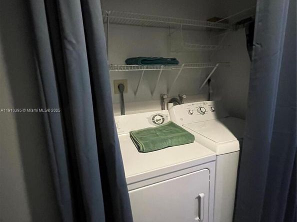 1327 Seagrape Cir, Weston FL 33326