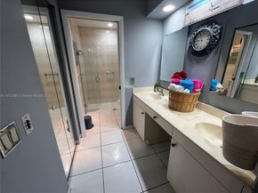 1327 Seagrape Cir, Weston FL 33326