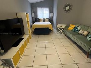 1327 Seagrape Cir, Weston FL 33326