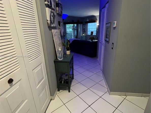 1327 Seagrape Cir, Weston FL 33326