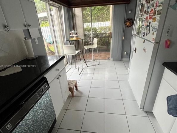 1327 Seagrape Cir, Weston FL 33326