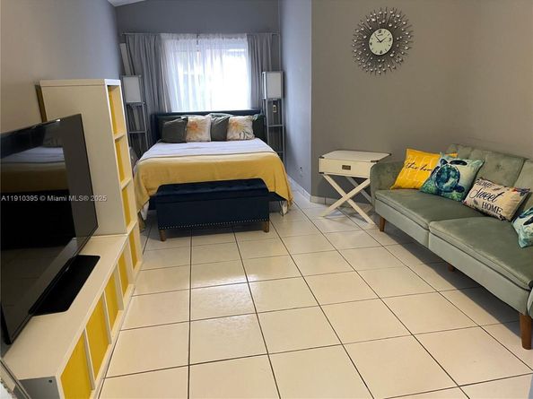 1327 Seagrape Cir, Weston FL 33326