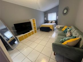 1327 Seagrape Cir, Weston FL 33326