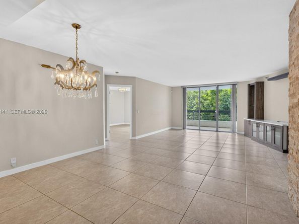 3500 Mystic Pointe Dr 302, Aventura FL 33180