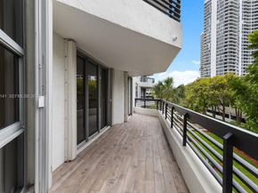 3500 Mystic Pointe Dr 302, Aventura FL 33180